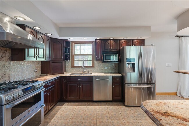 Building Photo - 33 Half Day Rd