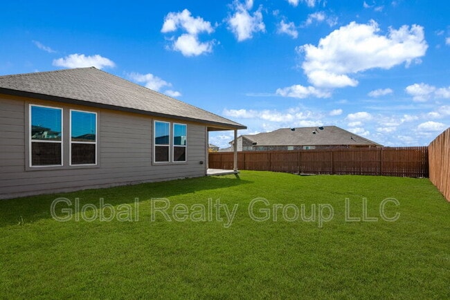 Building Photo - 402 Singing Brk