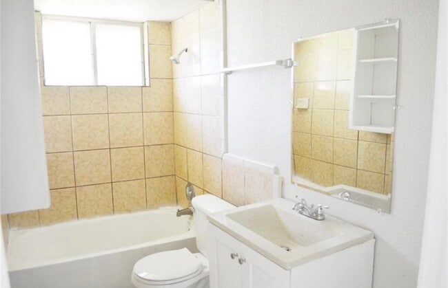 Building Photo - 2514 Lynnfield St