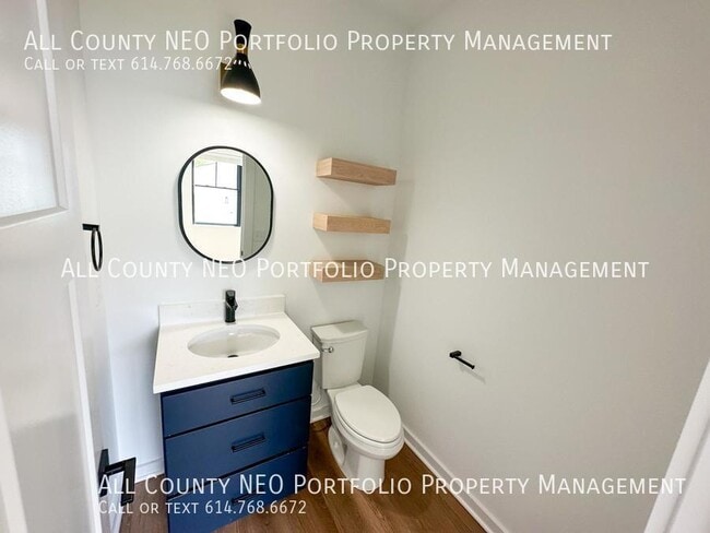 Building Photo - 1053 Oak St