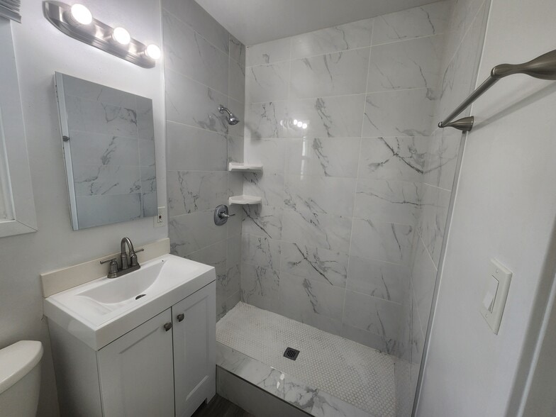 Building Photo - 383 Harvey Dr