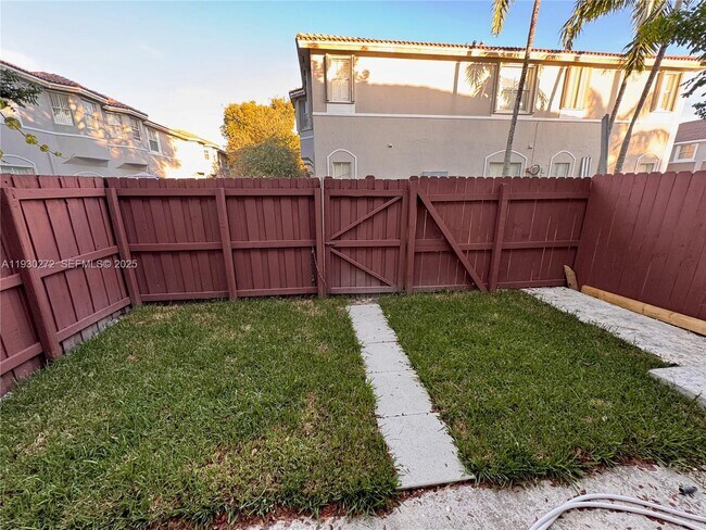 Building Photo - 2525 SE 15th Pl