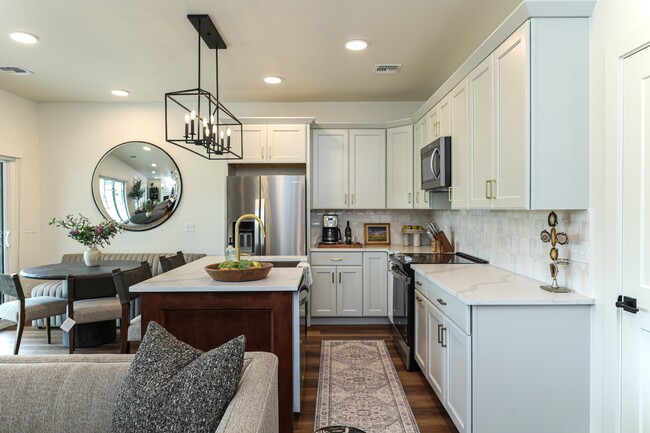 Building Photo - 1745 E Rex Rd