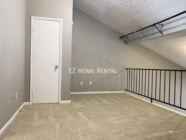 Building Photo - Welcome To Your Well-Maintained 1 Bedroom,...