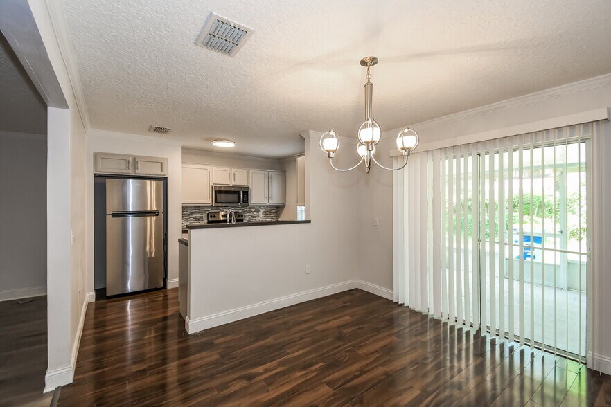 Building Photo - 11894 Lake Bend Cir