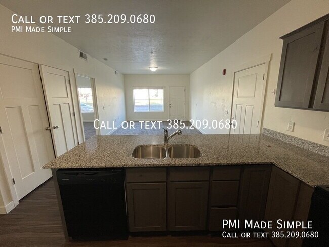 Building Photo - Move In Special! $300 First Months Rent!