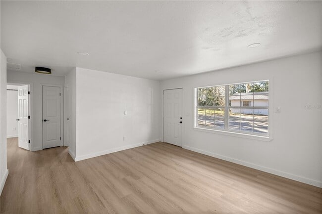 Building Photo - 411 NE 26th Ct