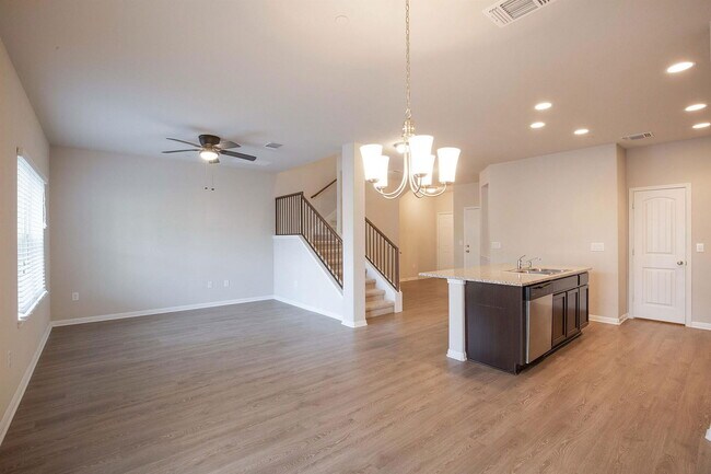 Building Photo - 516 E Slaughter Ln