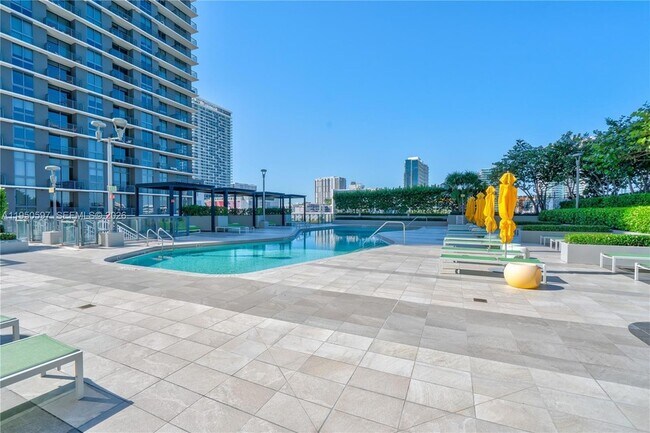 Building Photo - 501 NE 31st St