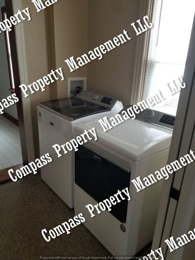 Building Photo - $1895 - 4 Bed, 2 Bath, 2 Car Garage - Lanc...