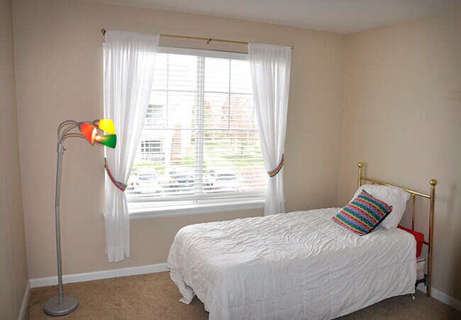 Building Photo - 4605 Hahns Peak Dr