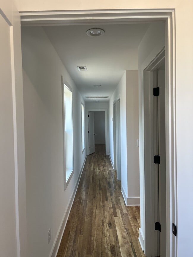 Building Photo - "Charming 4-Bed Nashville Oasis with Guest...