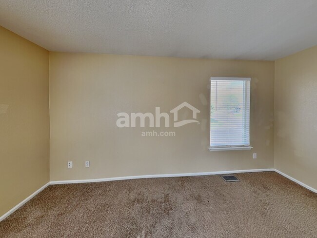 Building Photo - 4892 Waldenwood Dr