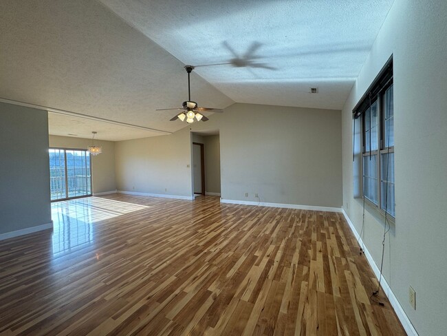 Building Photo - Summit’s Pass Beauty – Updated 3BR/2BA wit...