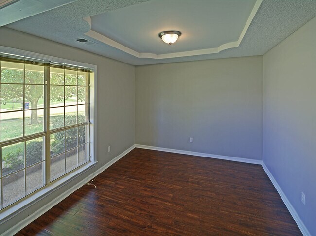 Building Photo - 5 Bed, 3.5 bath over 3300 square feet with 2 master suites near Hacks Cross and 385