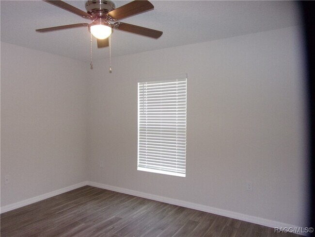 Building Photo - 5251 E Backner Ln