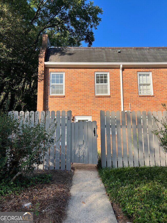 Building Photo - 315 S Pope St