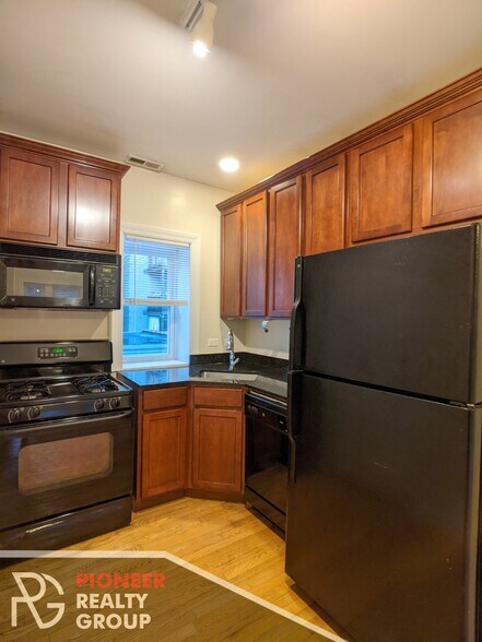 Building Photo - 3240 N Clifton Ave