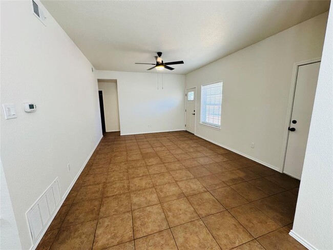 Building Photo - 407 Bent Wood Dr