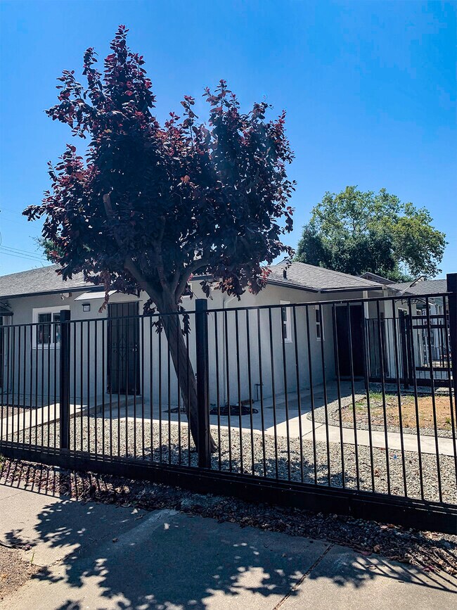 Building Photo - 708 Calvados Ave