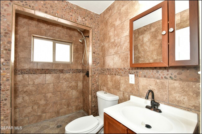 Building Photo - 908 Bolivia St