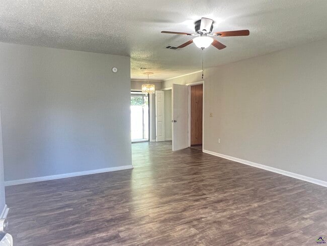 Building Photo - 211 Laverne Dr