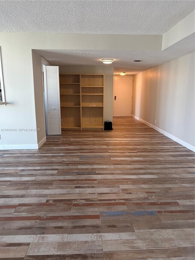 Building Photo - 18181 NE 31st Ct