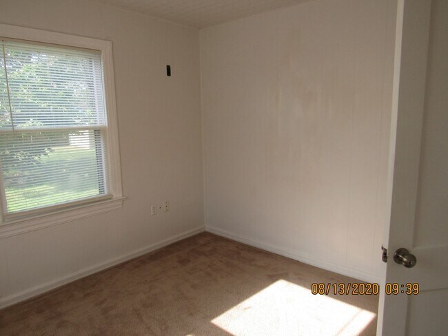 Building Photo - Located walking distance to Cameron University and Comanche Hospital !!