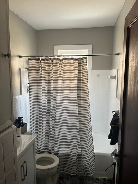 Bathroom - 6139 Alaska Ave
