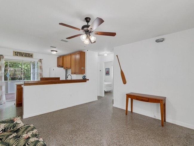 Building Photo - 1650 5th Ave