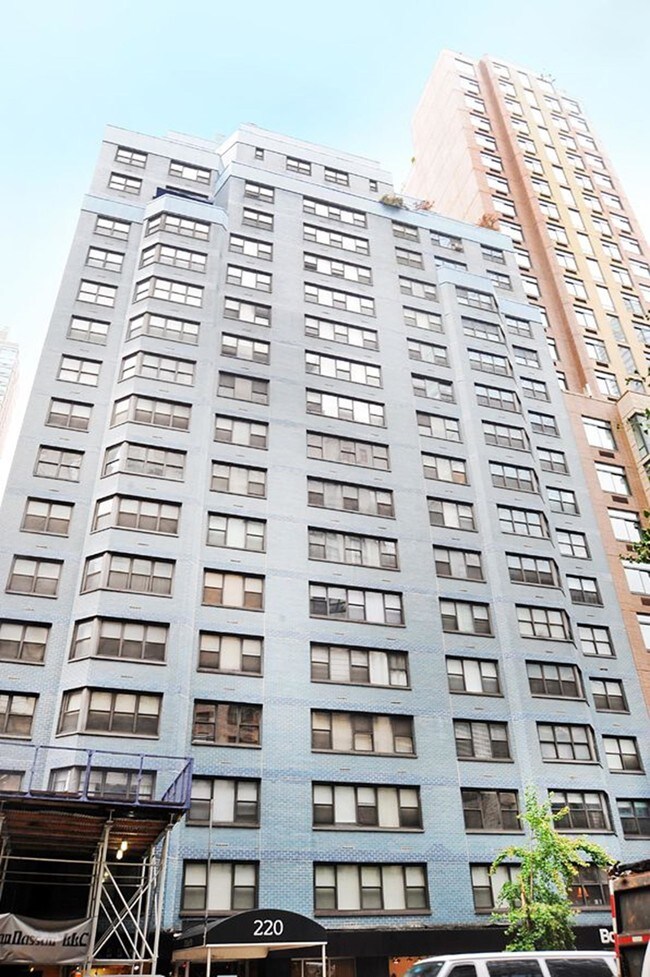 Primary Photo - 220 East 57th Street