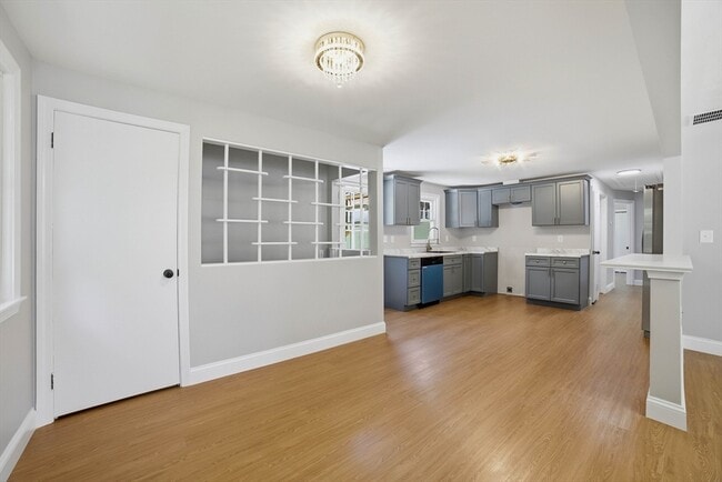 Building Photo - 44 Topsfield Cir