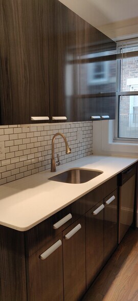 Building Photo - 109 Queensberry St