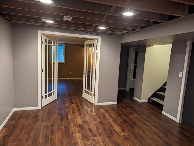 Building Photo - 4 Bedroom, 1.5 Bathroom Beautiful Home - You do not want to miss this one!