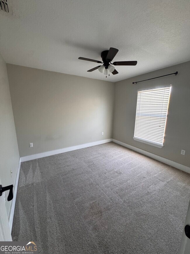 Building Photo - 219 Pine Bluff Dr