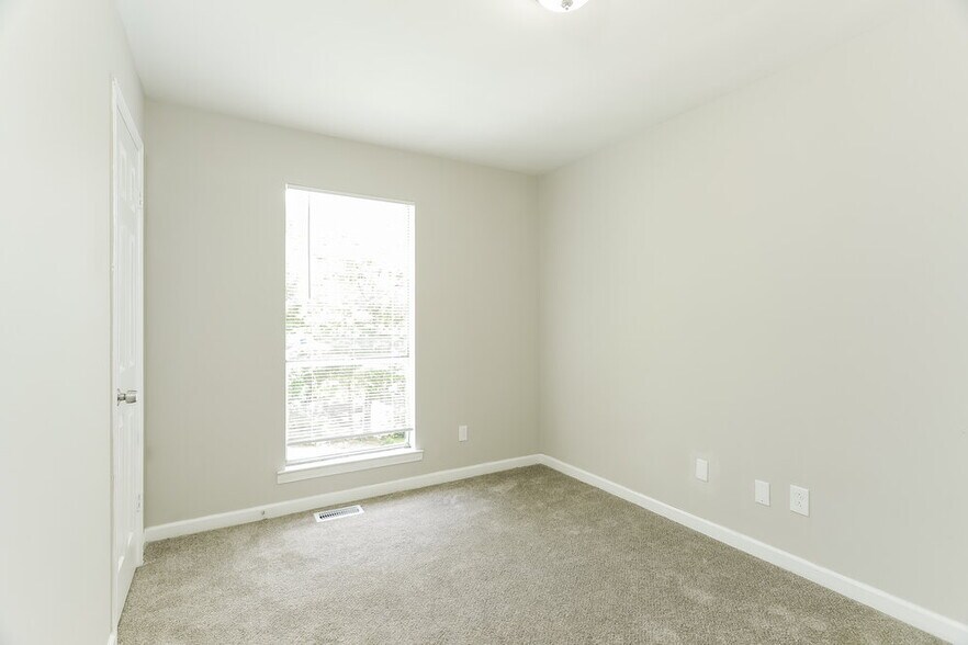 Building Photo - 232 Glenvalley Ln NW