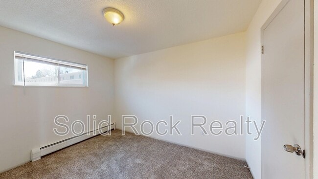 Building Photo - 1411 S Corona Ave