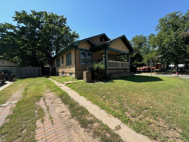 Building Photo - 1781 N Jeanette Ave