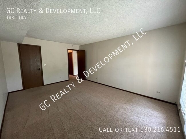 Building Photo - ***DOWNTOWN ELK GROVE VILLAGE - 1 BDRM CON...