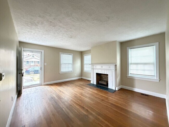 Building Photo - 3 bedroom charmer in Germantown
