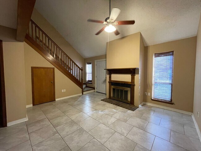 Building Photo - Townhouse: Old Jefferson