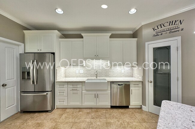 Building Photo - South Crestview 4/3 Available NOW!
