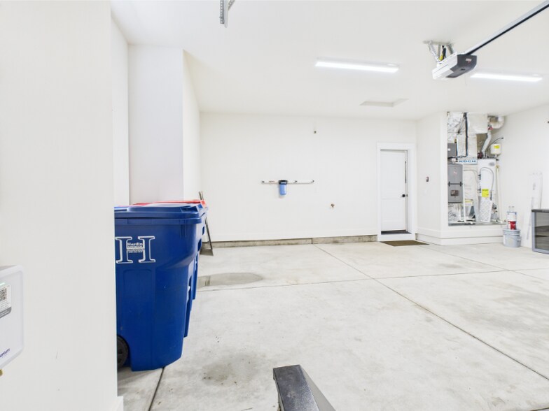 Building Photo - 5700 W Elk Trail St