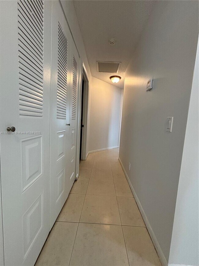 Building Photo - 9366 Arborwood Cir