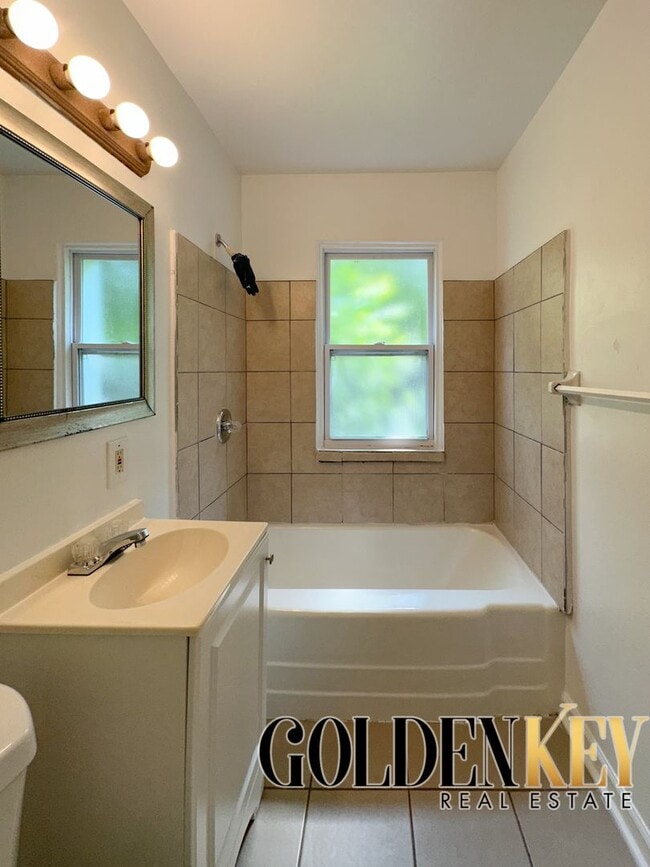 Building Photo - Beautiful 3 bed / 1 bath in Northwest Detr...