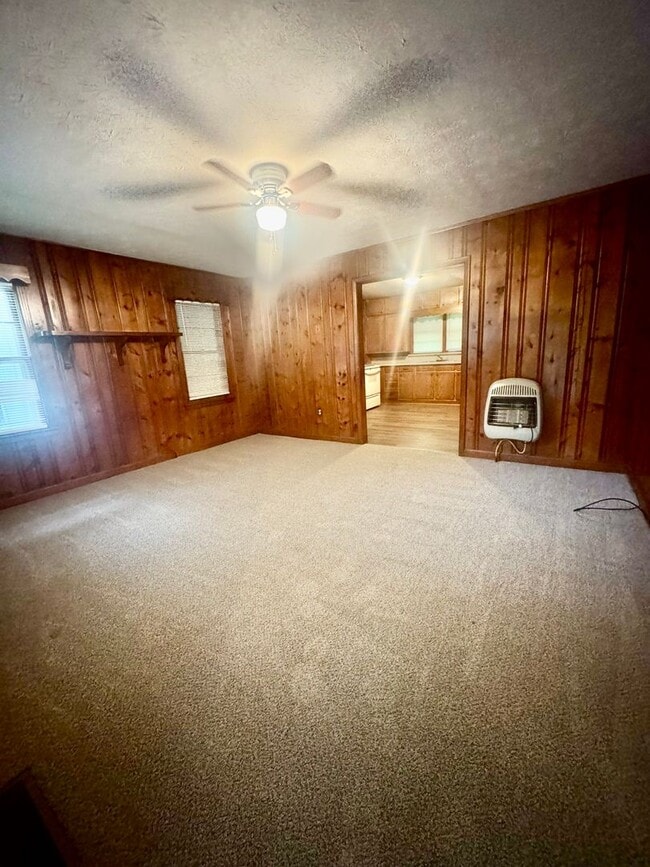 Building Photo - 2 Bedroom/1 Bath house on private 1.75 acres