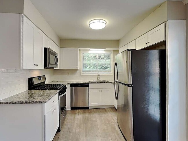 Building Photo - 2813 Rainbow Forest Dr