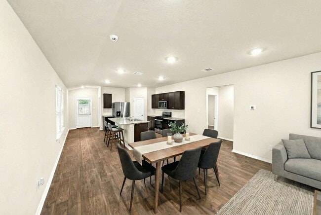 Building Photo - 2 Weeks FREE RENT with 12 Month Lease. 1 Month FREE with 18 Month Lease