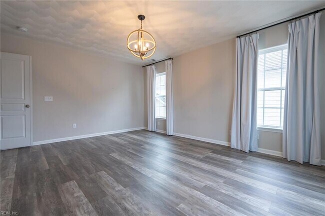 Building Photo - 5616 Memorial Dr