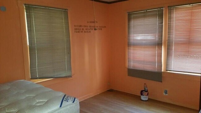 Building Photo - Cozy 3 bedroom, 1 bath for rent near downt...